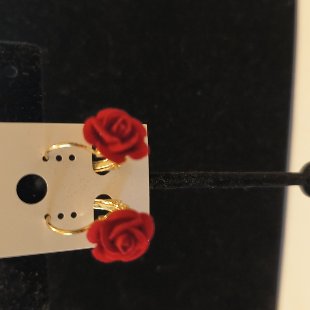 Aretes En Oro Laminado/Elegant Red Rose Earrings
